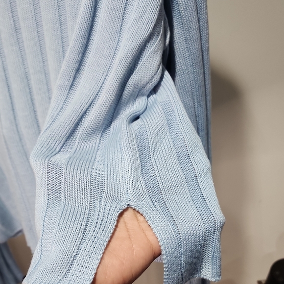 SOLD Ribbed Pullover - Picture 5 of 6